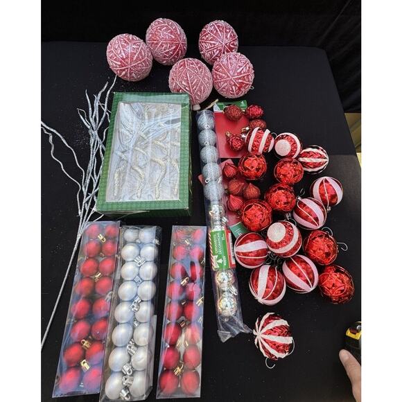 Amazing Large Lot Of Christmas Red Silver Peppermint Theme Ornaments & More Lot - Picture 1 of 14
